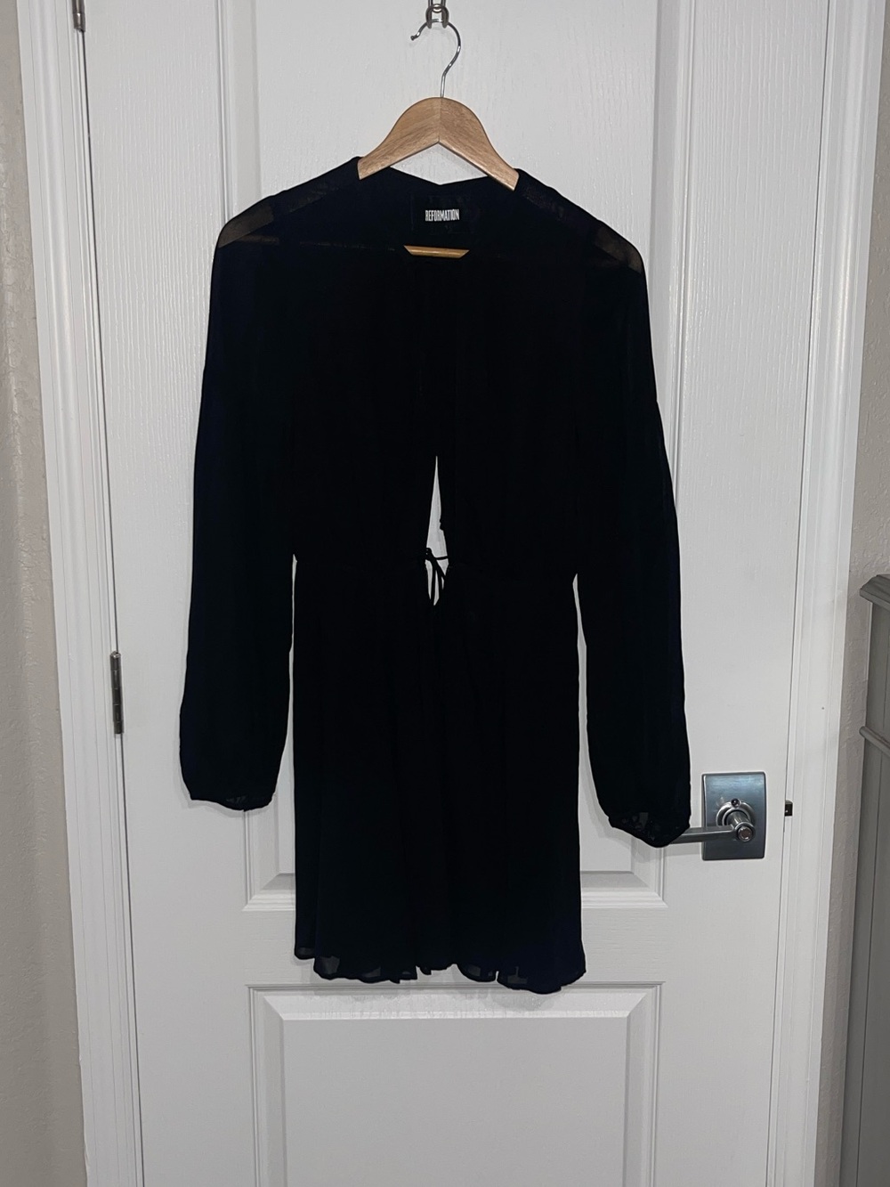 REFORMATION Bella Black Long Sleeve Double Tie Front Lace Up Detail Flirty Sz 6 - Picture 8 of 9